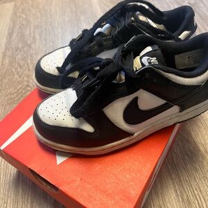 👟⭐️Worn kids Nike Dunk Preschool Sneakers⭐️👟